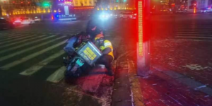 【春雷行动】民警及时救助城市 “奔跑者”