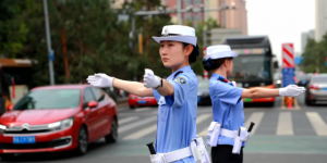 中考停车“宝典”出炉 冰城公安暖心护考