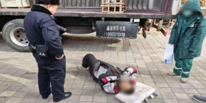 男子搬货时低血糖晕倒 南岗民警巡逻中及时救助化险为夷