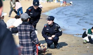 巡查齐发力 宣传入人心  冰城公安筑牢江上安全防线