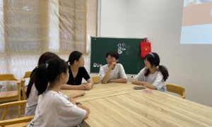 绘本润童心，“双减”促成长 ——“小水滴”团队开展《蛀虫日记》绘本活动